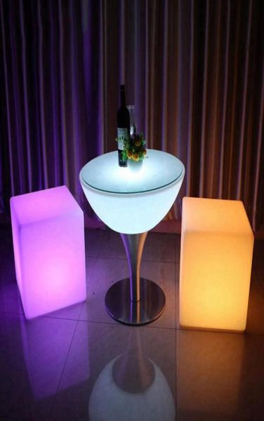 Vendita di mobili da campo Cubo di illuminazione Sgabello da bar creativo Telecomando 7 luci colorate Scatola di ricarica USB Solo sgabello da bar5404085