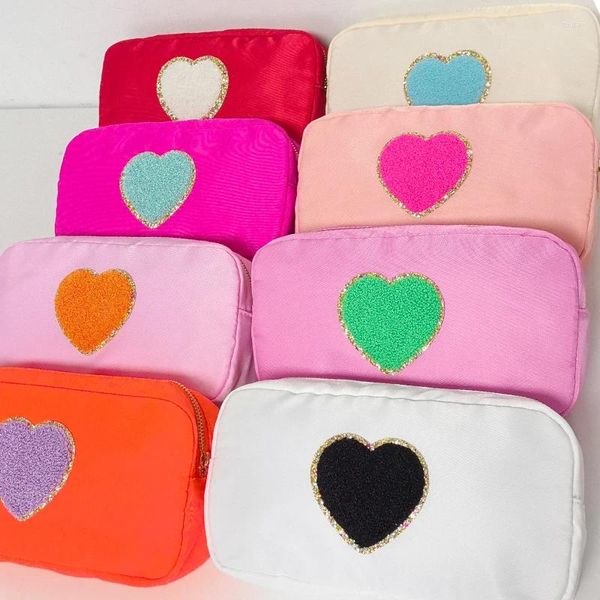 Borse per cosmetici Borsa da viaggio in nylon Borsa da viaggio con toppa a cuore Organizer per San Valentino, matrimonio, festa di compleanno, regalo di squadra