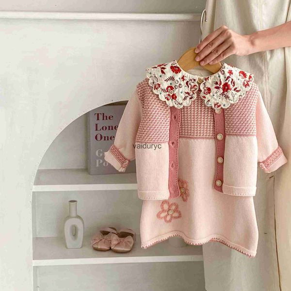 Kleidungssets 2024 Frühling Neues kleines Mädchen gestricktes lässiges Set Säuglingshülsen und Blumenstickedkleid + Strickjacke 2pcs Anzug Kleinkind Outfitsvaiduryc