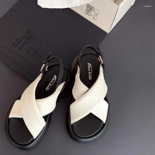 Sandali Netizen Same Cloud Summer Cross Strap Casual suola spessa Bubble Bread per donna stile 2024