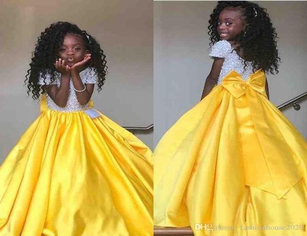 2019 Princesa Amarelo Meninas Pageant Vestidos Jewel Neck Lantejoulas Top Cetim Arco Voltar Até o Chão Bonito Crianças Flor Meninas Aniversário Gown5292620