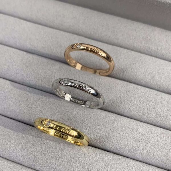 Desginer cartera Anel de casal com letra de diamante único versão alta e banhado a ouro moderno e personalizado com dedo indicador leve luxo e design de nicho sentido