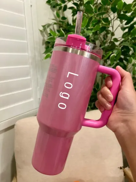 Estoque dos EUA Pink Parade Cosmo Tumbler Presente do Dia dos Namorados Co-Branded H2.0 40 onças Copos de aço inoxidável com tampa de alça e palha Viagem Carro canecas Garrafas de água 0118