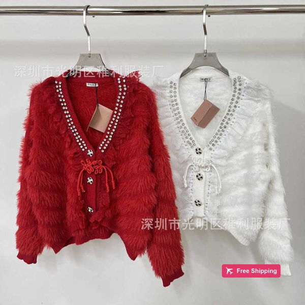 Tasarımcı Kadın Sweaters Miu Ailesi Yüksek Baskı Kırmızı Yeni Yıl Kutlama Giysileri Peluş Vneck HARDIGAN BAŞLAR Sonbahar ve Kış High End Elegance and Mizaç CO