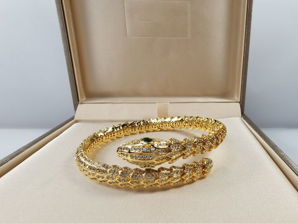 Bracciale di lusso in rame pieno di cristallo Designer di marca Full Crystal Occhi di cristallo verde Serpente Bracciale aperto per gioielli da donna Regalo per feste