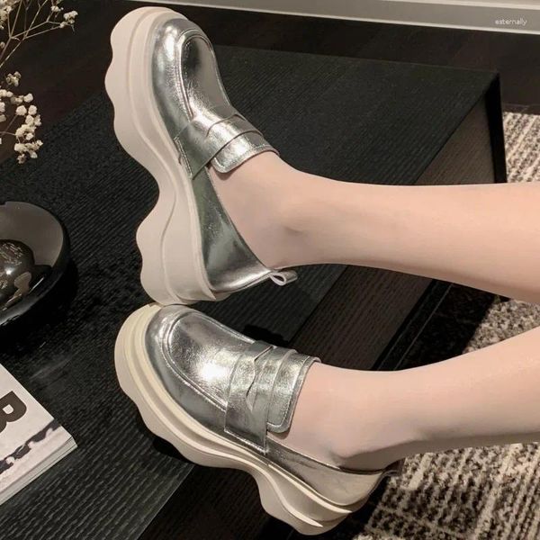 Kleidschuhe Britischer Stil Loafer Frauen Cloud Wave Dicke Sohle Kleines Leder Tiefer Mund Pendler Vielseitig Casual Single