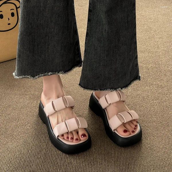 Pantofole 2024 Estate con la suola spessa Scarpe stile coreano Capispalla da donna alla moda Roman All-match Sandali con altezza maggiorata
