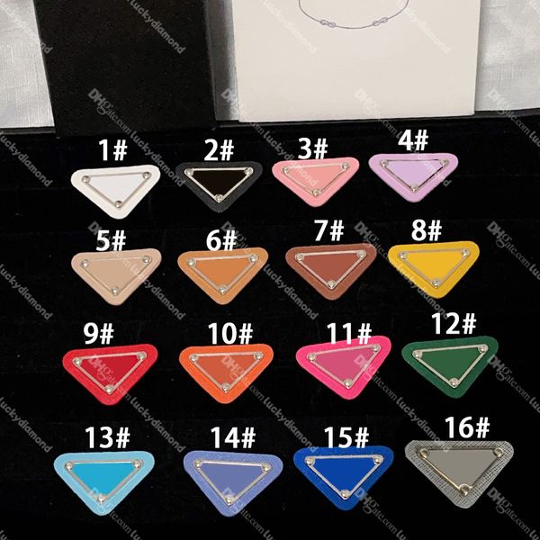 16 Farben Damen-Broschen, Designer-Anstecknadeln mit Buchstabendruck, umgekehrtes Dreieck, Bonbonfarben-Brosche ohne Box