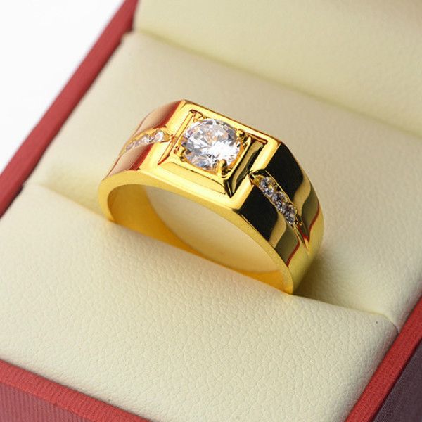 Anello in oro giallo 24 carati placcato con temperamento gentiluomo Anello prepotente da uomo con anello di diamanti di simulazione