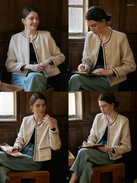 Jaquetas femininas francesas texturizadas cor de aveia início do outono fita contrastante pequena jaqueta perfumada com um curto de alta qualidade