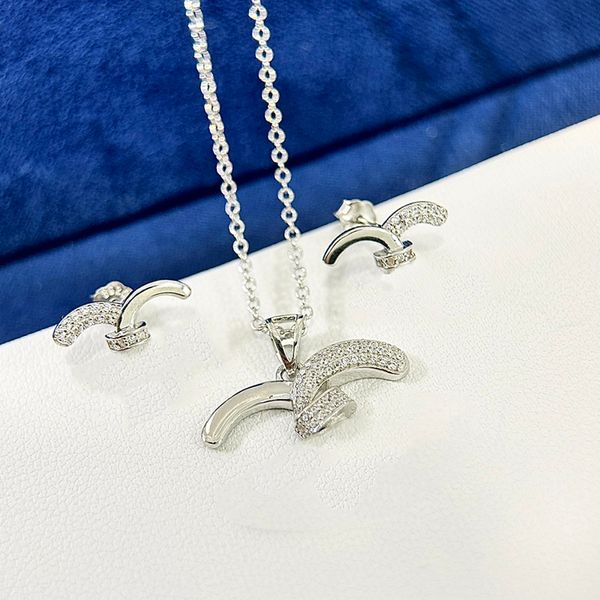 Designer di lusso S925 Collana in argento sterling Set dal famoso marchio francese Classico nodo irregolare Doppia lettera intarsiata con strass Collana con ciondolo da donna Regalo per la madre