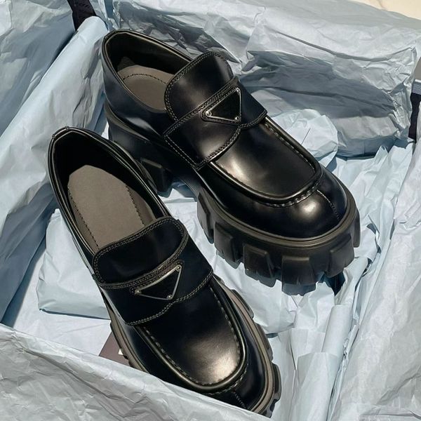 Tasarımcı Loafers monolit fırçalanmış deri kadın loafers gündelik ayakkabılar üçgen patent oxford tıknaz spor ayakkabı lüks kadın klasik mat açık eğitmenler