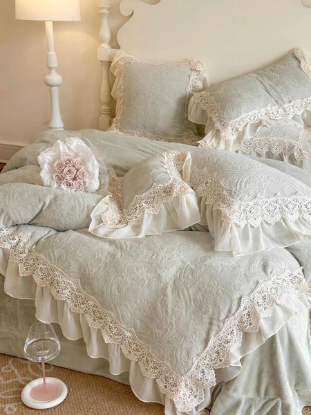 Conjuntos de cama francês avançado renda leite veludo inverno quatro peças colcha capa coral lençóis luxo.