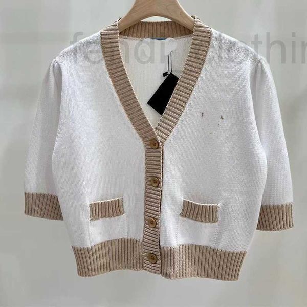 Maglioni da donna Designer Brand p Famiglia Cardigan lavorato a maglia con scollo a V a maniche corte 2023 Estate Nuova giacca bianca minimalista piccola per donna 76DS