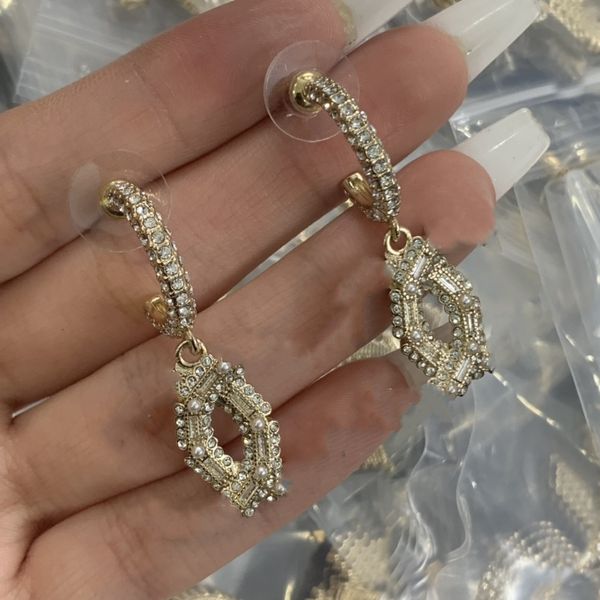 2024 moda popular estilo gota brinco canal suave em 18k banhado a ouro palavras de prata forma c para mulheres jóias de casamento presente kx11a