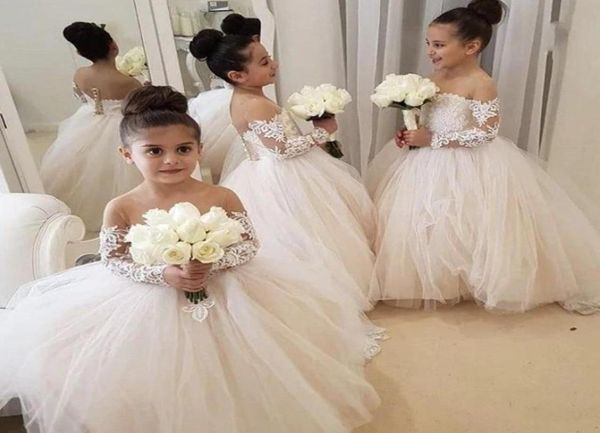 Elegante abito da ballo bianco Abiti da ragazza di fiori Collo trasparente Abiti da sposa per bambini in pizzo pakistano Carino pizzo manica lunga Ragazze bambino spettacolo8228036