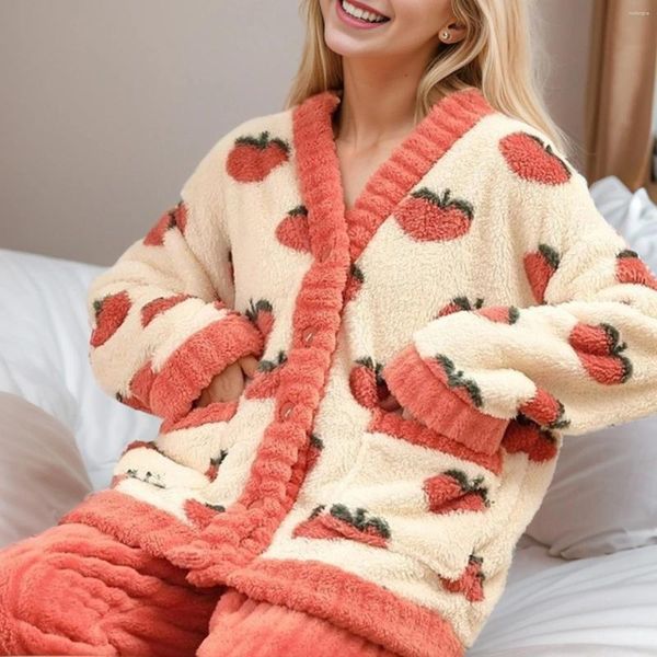 Indumenti da notte da uomo Pigiama da donna Set Kawaii Modello di fragola Addensato in pile Coral Cardigan Cappotto con bottoni Pantaloni lunghi in flanella Abbigliamento per la casa