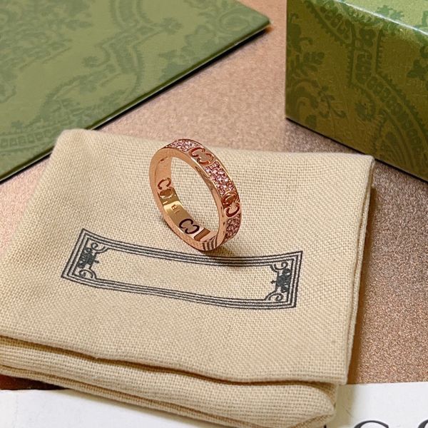 Band Rings Designer Ring Luxury Women Tasarımcı Yüzük Trendi Moda Moda Klasik Takı Çift Stil Yıldönümü Hediye Düğün Aşık Hediyeler