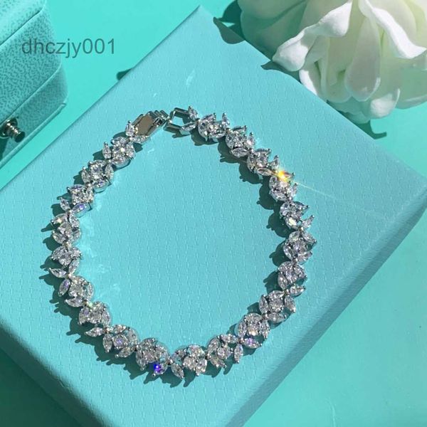 Bracciale di design per donna quadrifoglio di lusso moda alla moda elegante filo di perline regalo di gioielli con diamanti per feste all'ingrosso Nizza PR7Y