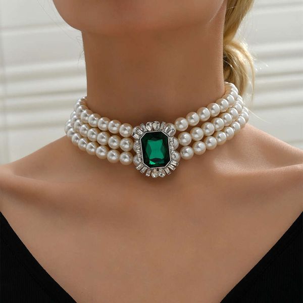 Neue kurze, quadratische Diamant-Perlenkette, modische und elegante dreilagige grüne Halskette