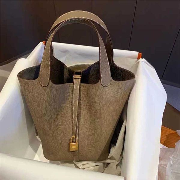 Piccolo 2023 Nuovo Chaocai Basket Borsa da donna morbida con motivo litchi Borsa a secchiello per l'acqua Palmare Madre 70% di sconto sulla vendita online 2147