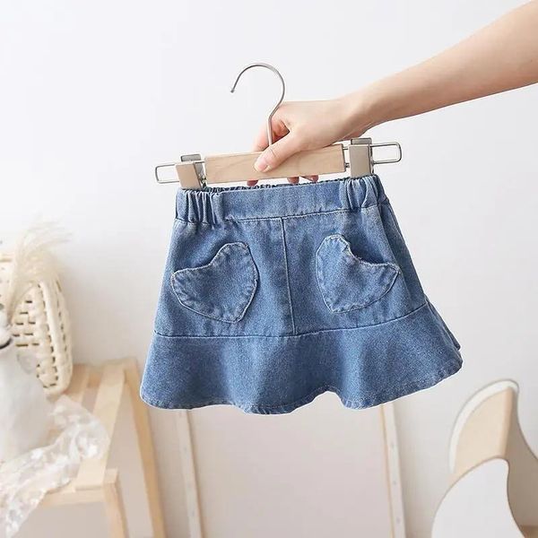 Shorts 2022 Sommermädchen süße Jeansrock mit Herztasche Baby Kinder Kinder Jeans Rock Rock