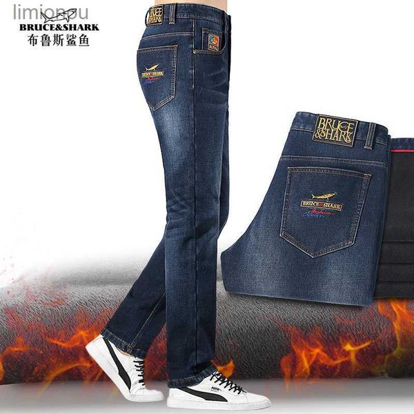 Jeans da uomo 2023 Jeans Uomo Addensare Bruce Shark Abbigliamento invernale Pantaloni da uomo Moda Casual Gamba dritta Stile ampio Jeans neri Big Size 42L240119