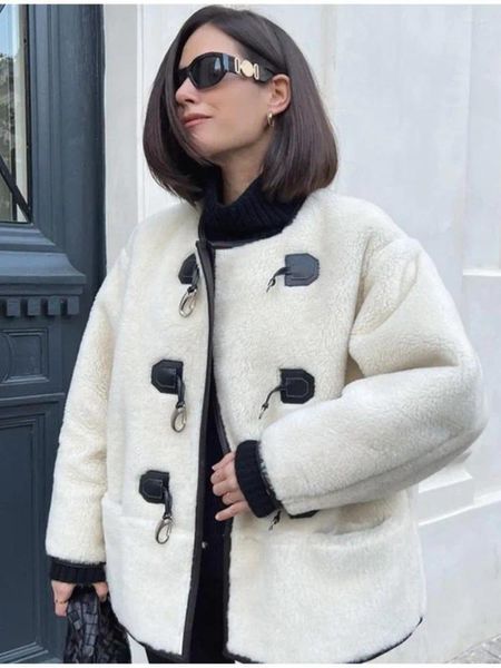 Trench da donna Donna Pelliccia integrata Agnello Peluche Giacca O-Collo Addensare Bottone in corno Cappotto femminile 2024 Autunno Inverno Elegante signora gentile