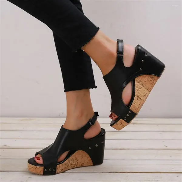 Scarpe eleganti Sandali con zeppa Sandali con tacco alto da donna Bocca di pesce Scarpe cucite a mano selvagge Rivetto alla moda in pelle artificiale retrò da donna Nero