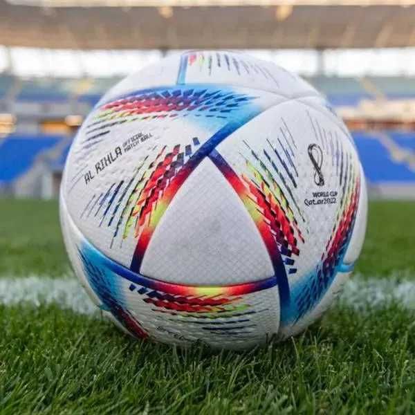 Nuovo pallone da calcio Qatar Coppa del Mondo 2024 di alta qualità Taglia 5 calcio di alta qualità per una bella partita Spedisci i palloni senza aria DMI8