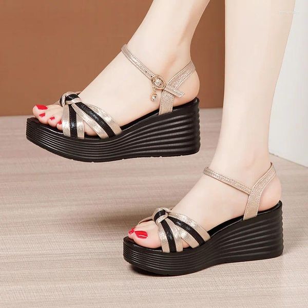 Sandalet 7cm küçük boyut 33-43 rahat şerit platformu yazlar yaz 2024 kadınlar kalın dip topuklu ayakkabılar ofis anne