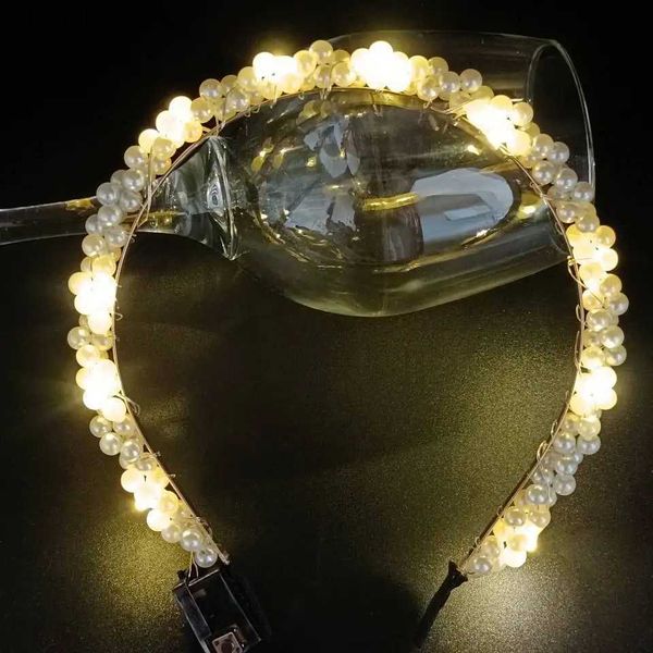 Chapéus de festa New Light Up Luminous Hair Hoop Fada Banda Feminina Pérola Headbands Nupcial Dama de Honra Suprimentos de Casamento Natal YQ240120