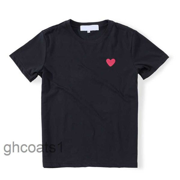 Verão Designer Mens Camiseta Commes Manga Curta Womens Des Badge Garcons Bordado Coração Vermelho Alta Qualidade 283 829I