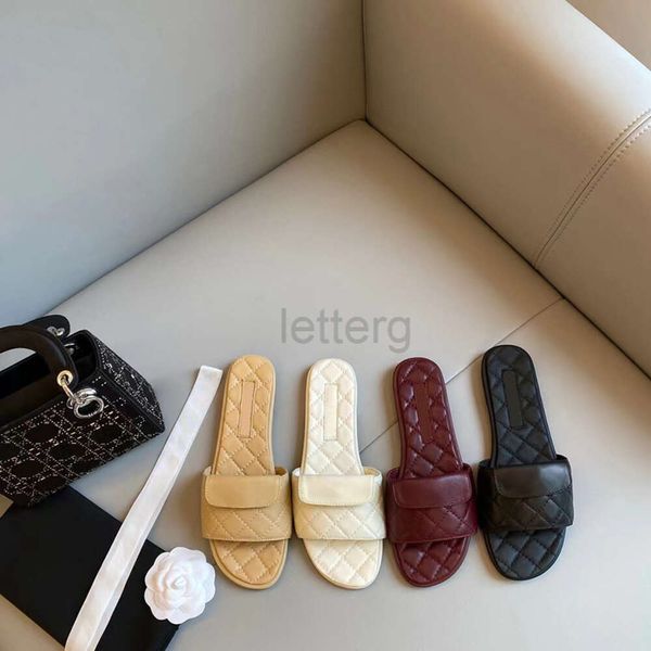 2024 Novo 10A Espelho Qualidade Luxo Designers Verão Flat Slipper Pele De Carneiro Diamante Treliça Alta Costura Mulheres Designer Sandálias Genuínos Sapatos De Couro Letterg