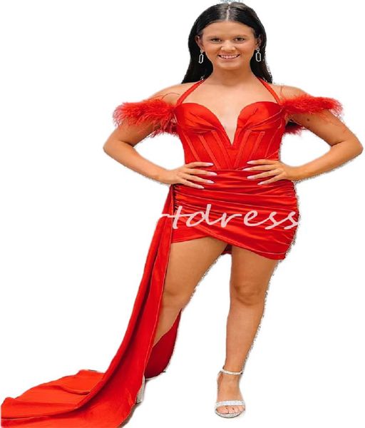 Rotes Feder-Abschlussballkleid mit angehängter Schleppe, kurzes Mini-Cocktailkleid, Neckholder-Falten, Abend-Abendessen-Abendkleid 2024, formeller Geburtstag, Heimkehr, Vestios De Gala