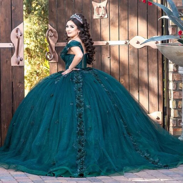 Koyu yeşil köpüklü quinceanera kızlar için elbiseler Criss çapraz aplike dantel boncuklar tull omuzdan fırfırlar 15 vestido de casamento