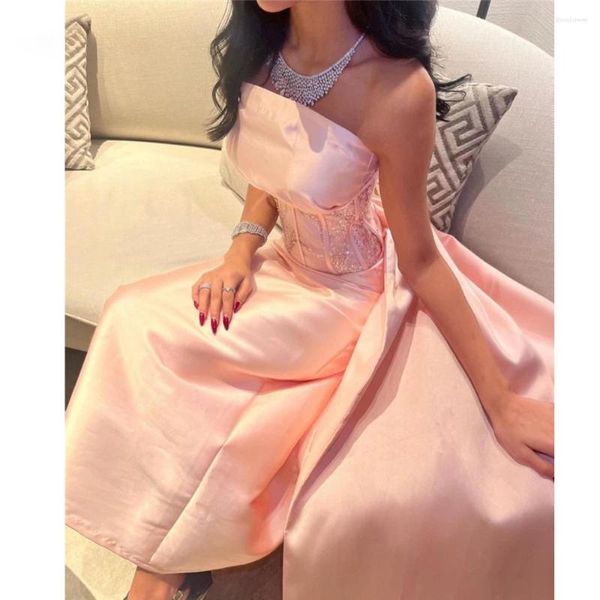 Abiti da festa Jiayigong senza spalline Baby Pink Satin Prom Arabia Arabo Corsetto Shiny Paillettes Dubai 2024 Abiti da sera Forma