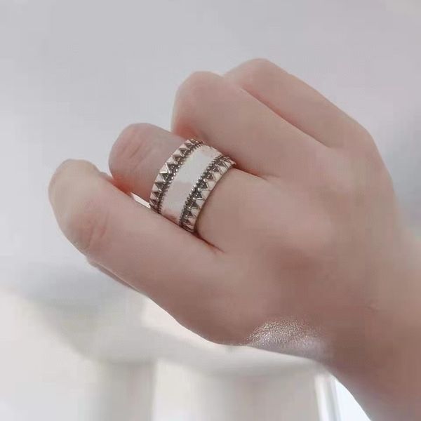 Hochwertiger Luxus-Designer-Ring für Damen und Herren, Designer-Schmuck, Paarringe, 18 Karat vergoldete Titan-Perlenbandringe für Eheringe, Jubiläums-Schmuckgeschenk