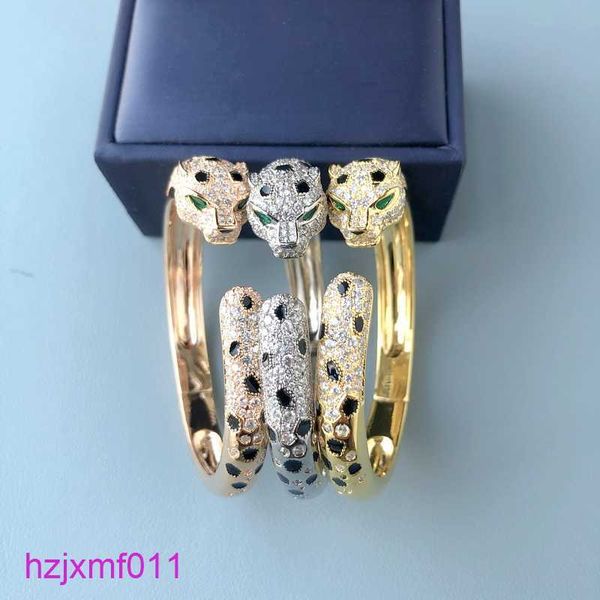K0wm Bangle Designer Coleção Estilo Pulseiras Abertas Mulheres Lady Configurações Diamante Banhado Cor Ouro Manchas Pretas Olhos Verdes Leopard Panther Moda Jewe