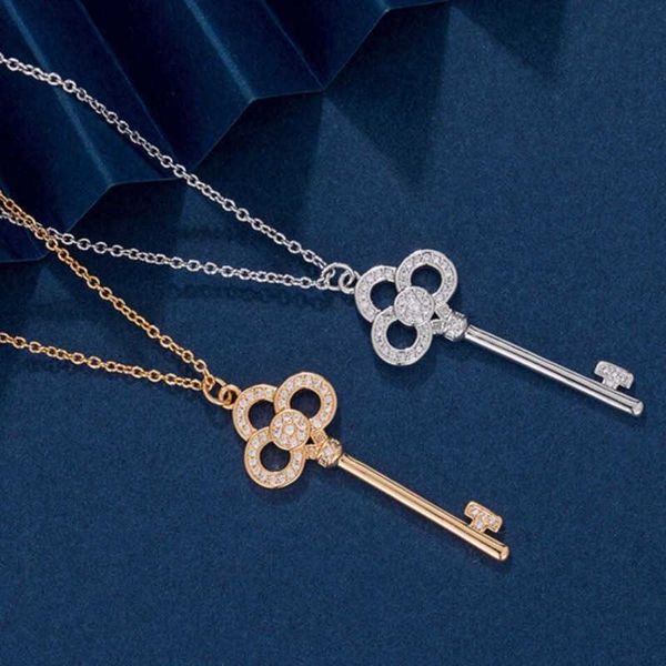 Halskette mit T-Familienschlüssel, vergoldet, 18 K Gold, eingelegte Herzkrone, voller Diamant, Anhänger, Kragenkette, Druzy-Schmuck, Swarovski-Elemente