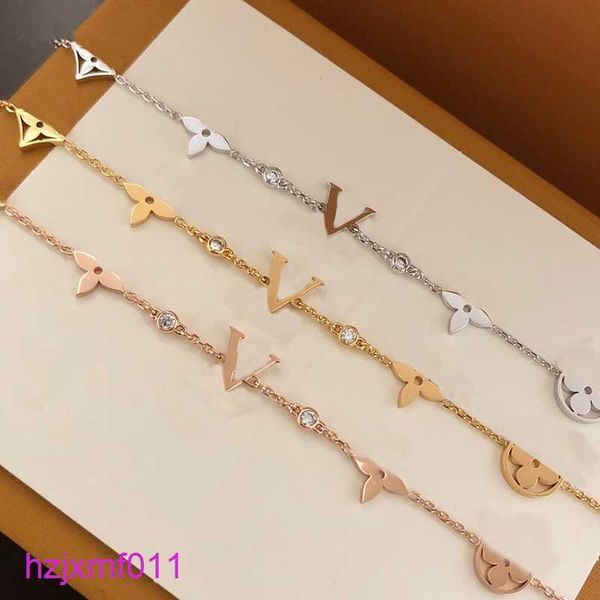 Rx7k Bracciale rigido Gemelli da donna in oro Designer Lettera Gioielli Diamante Placcato 18k Fascino Amante Giftantiallergy e Nonfa