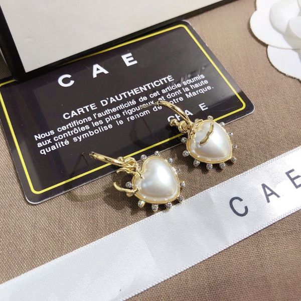 Eleganti orecchini regalo di lusso Orecchini con ciondolo in metallo placcato oro Confezione di gioielli di design Boutique Orecchini da donna in stile vintage Logo corretto