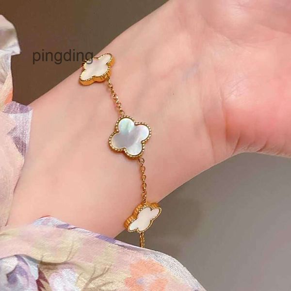 Jóias Designer Cadeia Van Quatro Folhas Trevo Pulseira Cleef Van Pulseiras Quatro Folhas Jóias 4 Clef Mulheres Charm Bangle Dupla Face Flores Grama Seashells Titanium St