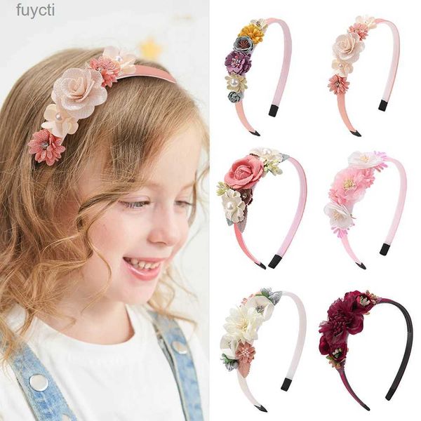 Cappelli da festa New Handmade Flower Girls Fasce Cute Pearl Feather Wedding Crown Princess Dance Party Copricapo Fashion Hoop Accessori YQ240120