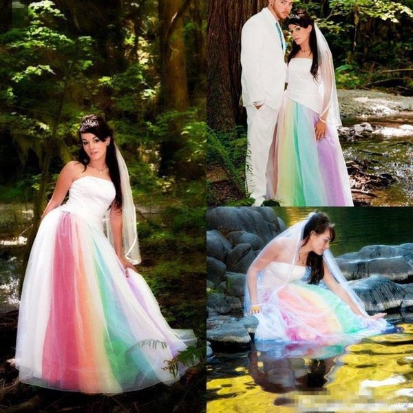 Vestidos de noiva 2018 Bunte Regenbogen Gothic Outdoor Brautkleider Trägerlos Rot Lila Blau Exotische Brautkleider Robe de maria286z