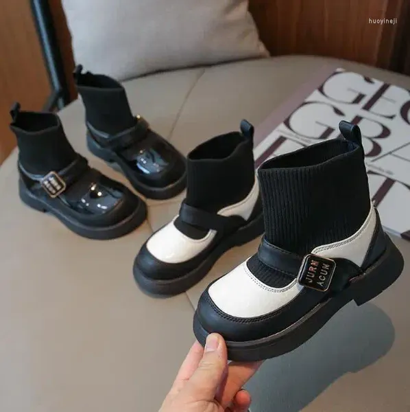 Boots 2024 Çocuk Çorap Kış Çocukları Kızlar İçin Spor Ayakkabıları Yeni yürümeye başlayan çocuklar için Sıradan Ayak Bileği Deri Kalıcı Kar Sabuzları