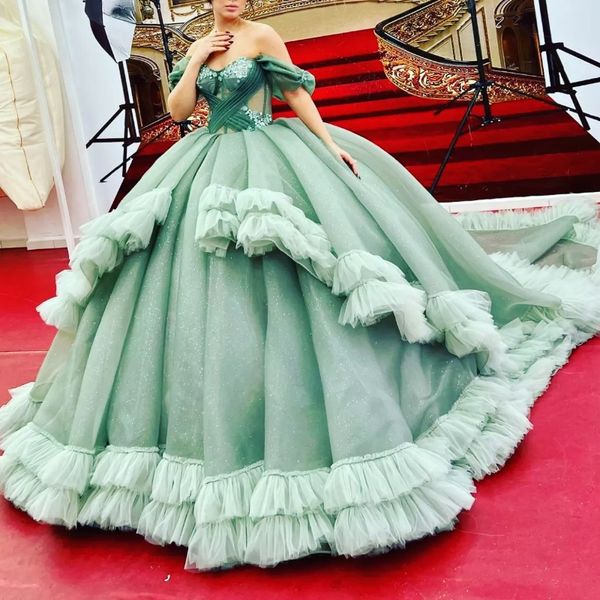 Mint Green Quinceanera Abito da ballo fuori dalla spalla Applique Tulle Tulle Terved Buty Stupy Messicano Sweet 16 Abiti 15 Anos