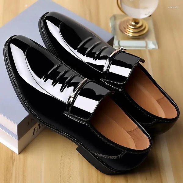 Sapatos de vestido tamanho grande 47 preto patente couro deslizamento em homens formais ponto dedo do pé casamento para masculino elegante negócio casual