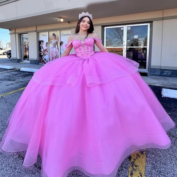 Rosa Quinceanera-Kleider für 15 Jahre 2024, Ballkleid, sexy, schulterfrei, Perlen, Kristall-Tulle-Rückseite, Schleife, langes Partykleid für Mädchen