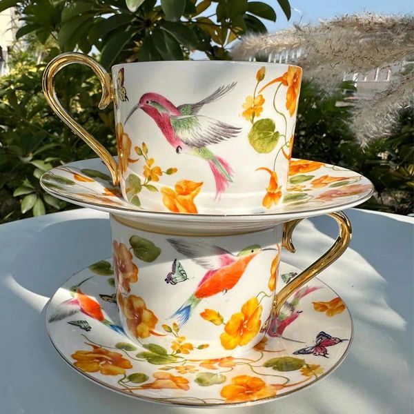 Tazze Piattini Nordic Hummingbird Tazza da caffè in ceramica Piatto Europeo Squisito set da tè pomeridiano in porcellana di osso